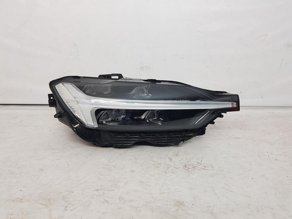 Far dreapta full led Volvo XC60 dupa 2017