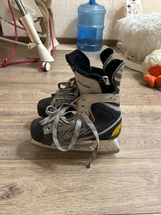 Коньки хоккейные