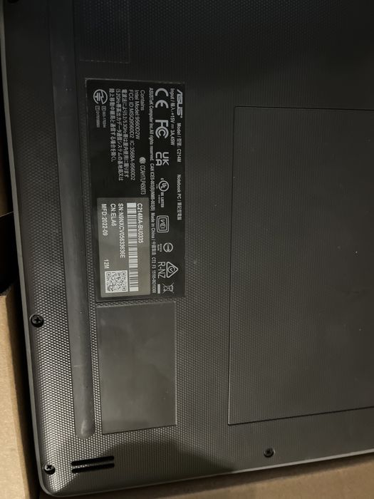 Малък лаптоп ASUS