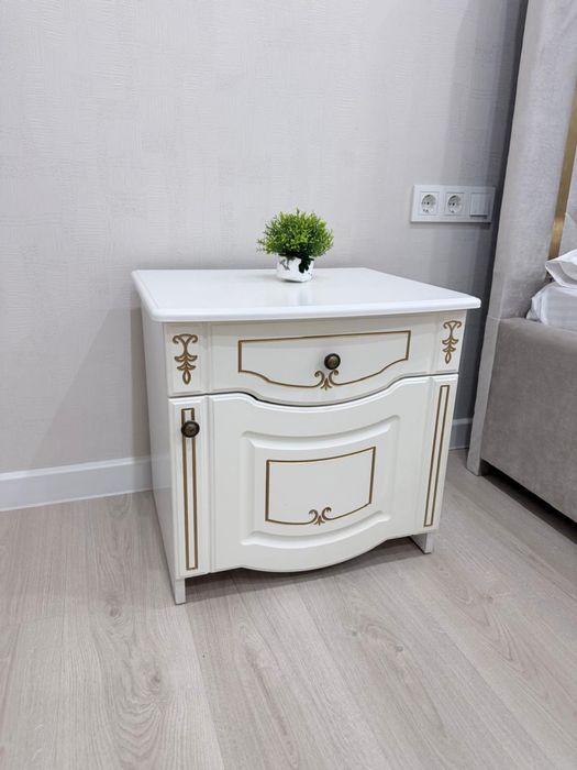 Продам прикроватную тумбу