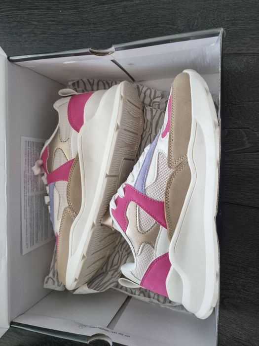 Нови дамски маратонки