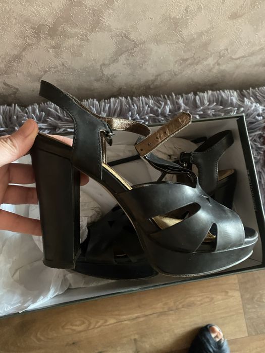 Босоножки летние