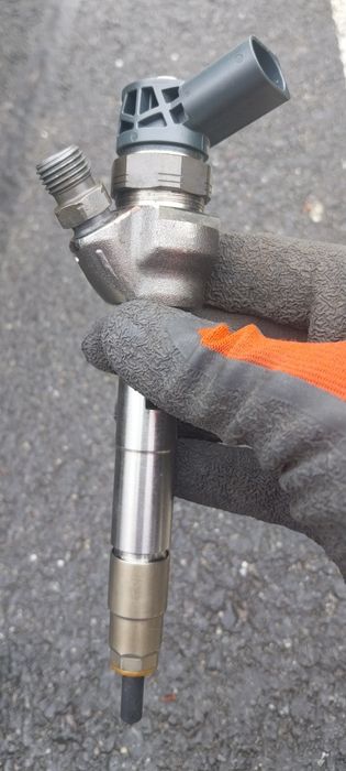 Vând injectoare BMW F25,F26