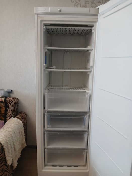 Продам морозильник