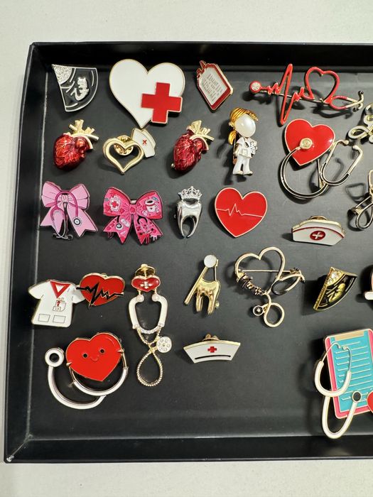 Брошки медицинские