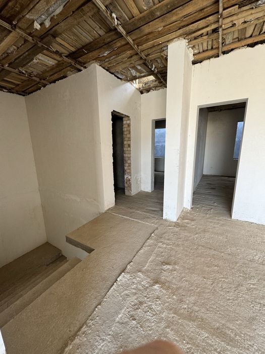 Uy sotiladi karopka hi tech