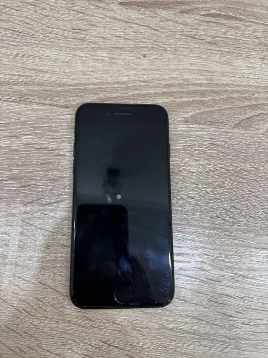 Продам iPhone 7