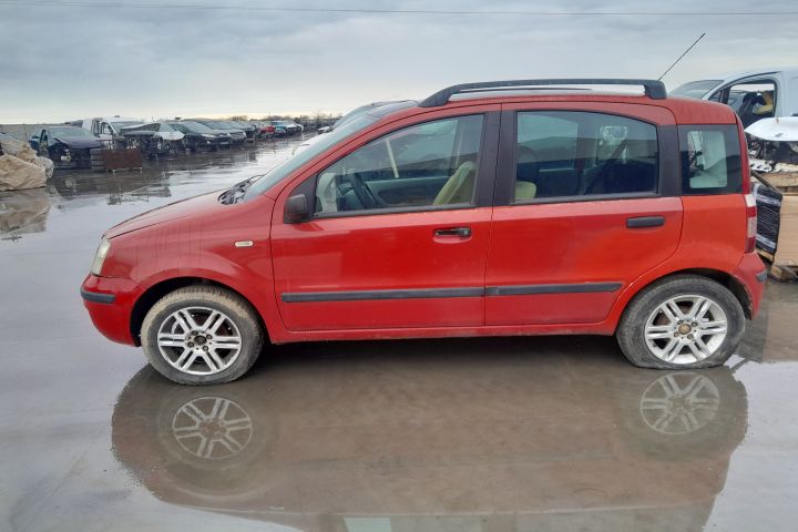 Dezmembrez Fiat Panda 2