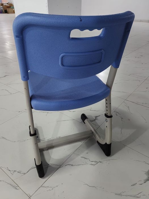 Продается парта со 2 стульями