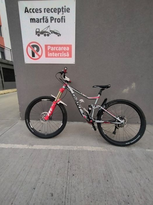 Bicicleta full suspension Giant