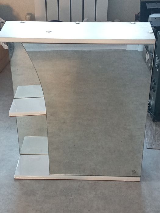 Подвесной шкаф в ванную