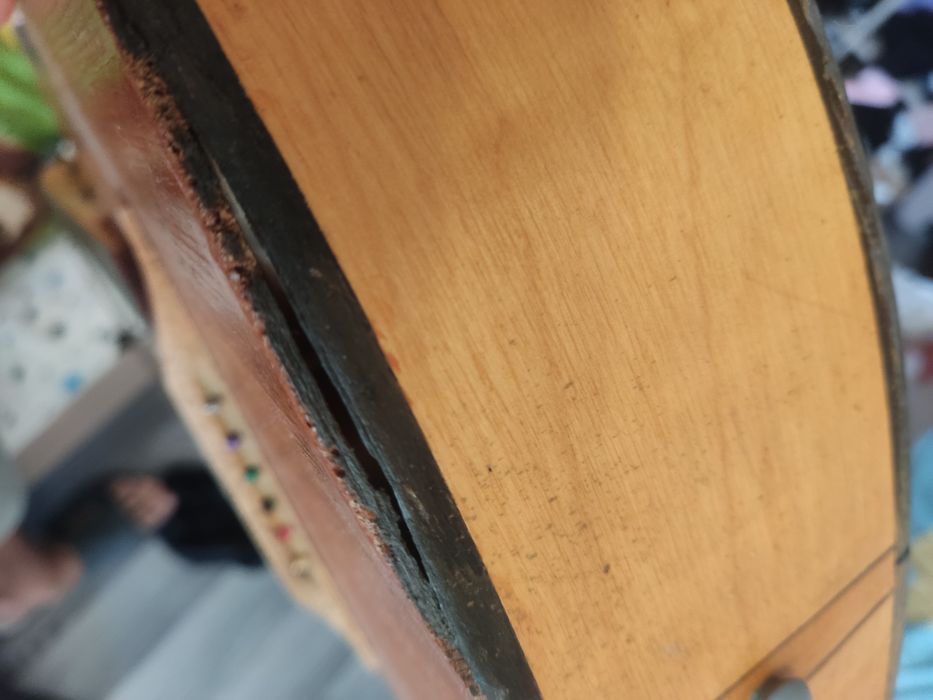 Гитара шестиструнка