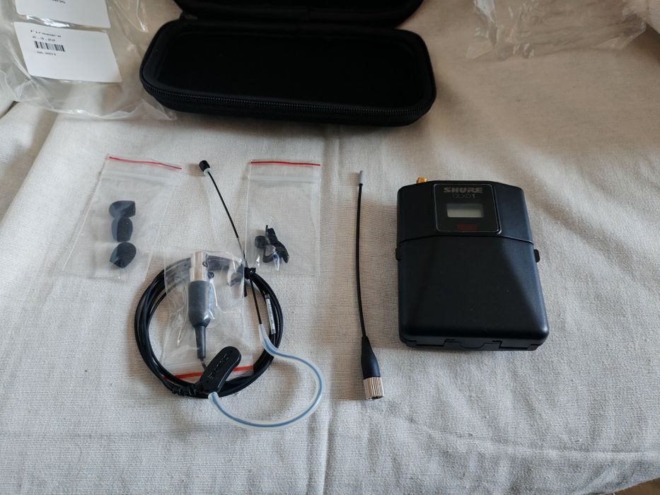 Sistem microfon wireless Shure QLXD1 + lavaliera + accesorii profesionale