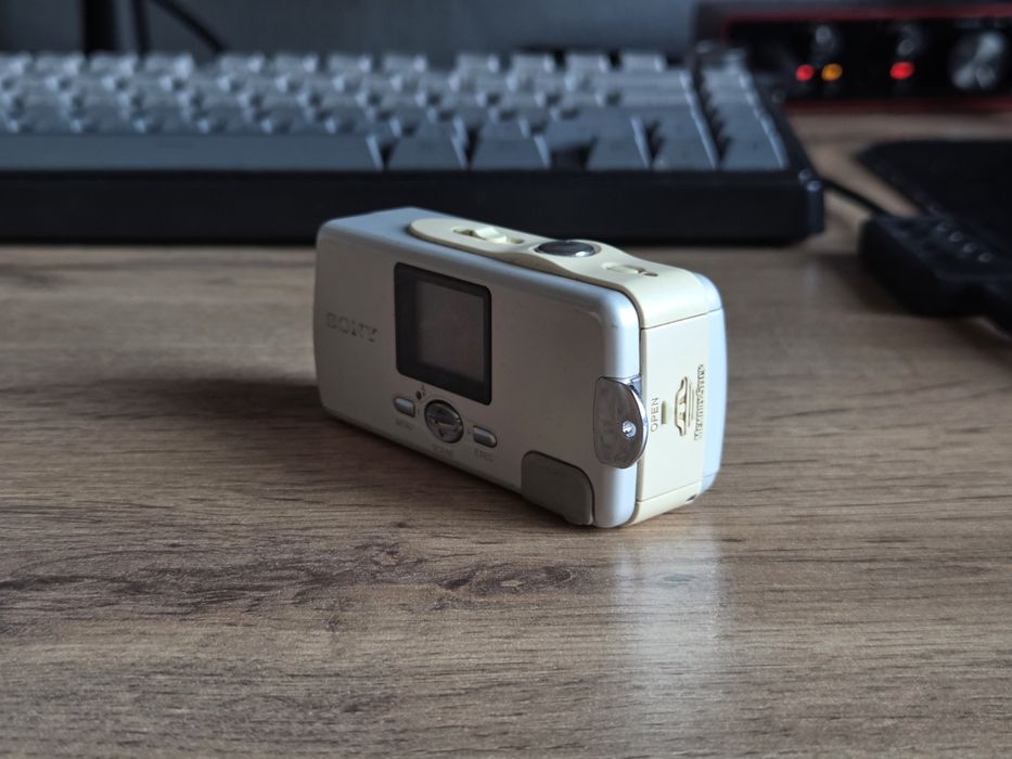 Фотоаппарат Sony DSC-U10