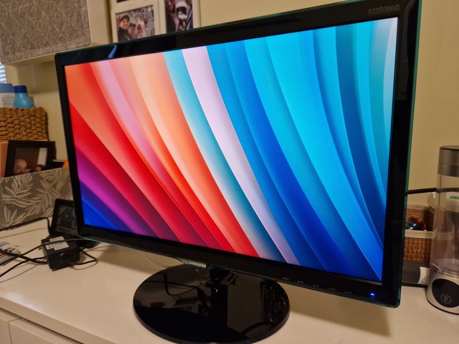 Монитор Samsung 22" Full HD – S22D390Q (LED, HDMI/DVI/VGA)