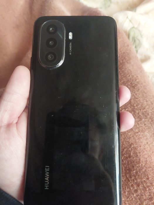 Vând  telefon Huawey nova y70