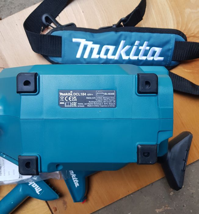 Vând aspirator auto Makita DCL 184 la 18v , fara fir.
