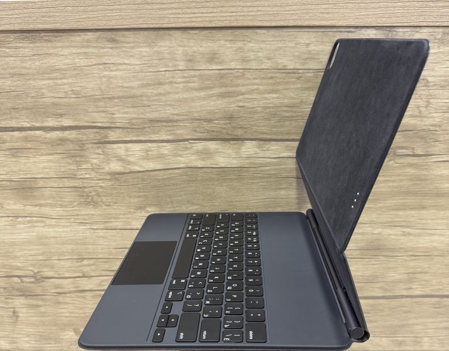 Prodam Idyal MagicKeyboatd 12.9 Pro