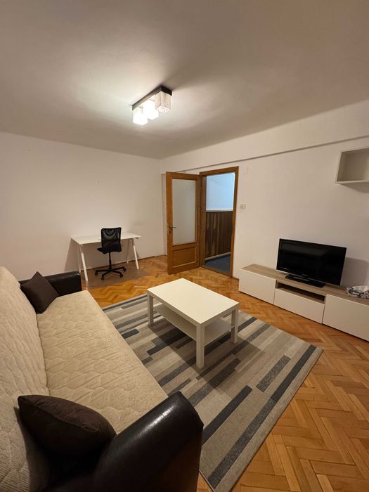 Inchiriez apartament cu 1 camera in zona centru
