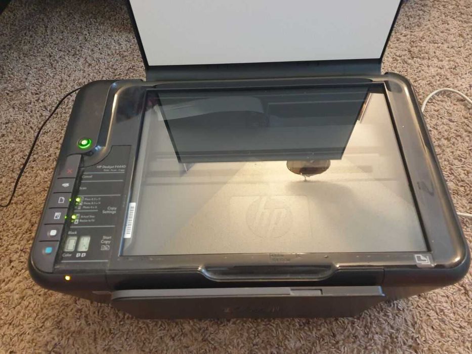 HP Deskjet F4440 /  3в1 цветной принтер / копир / сканер