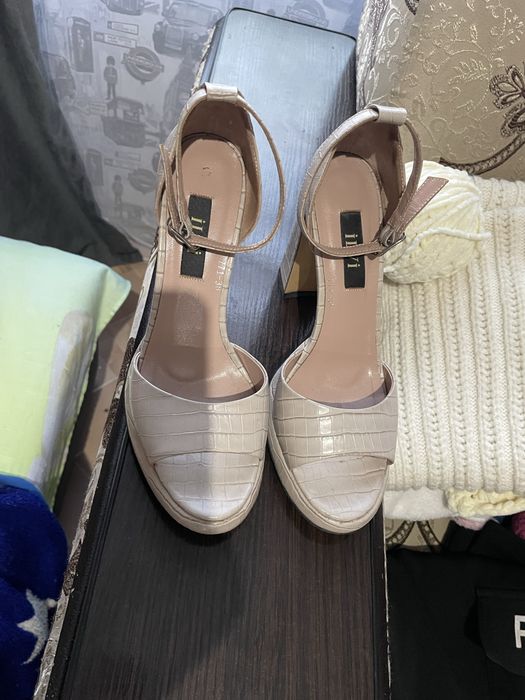 Продам туфли новые