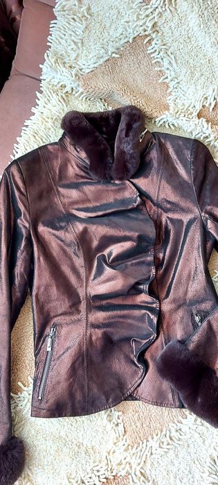 Шикарная демисезонная куртка.