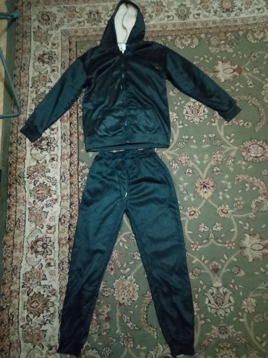Продам спортивный костюм
