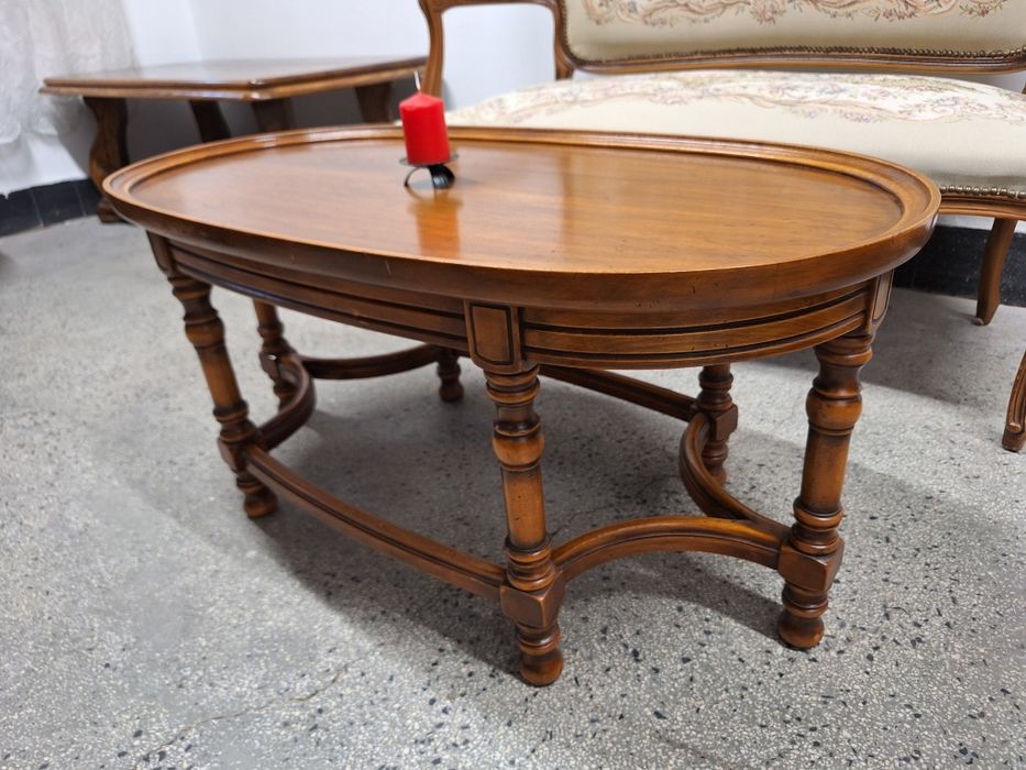 Винтидж маса за всекидневна