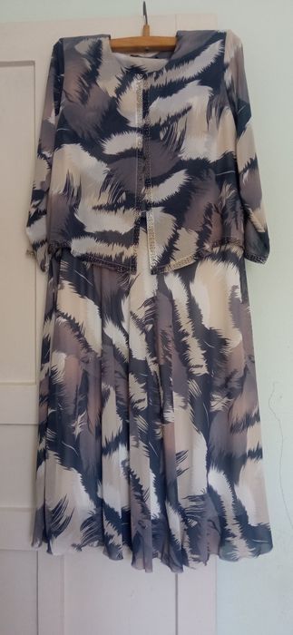 Платье красивое шифоновое новое.