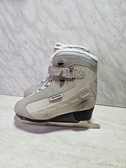 Patine 2056 gheata patinaj artistic    marime eu 40   ( 26 cm)