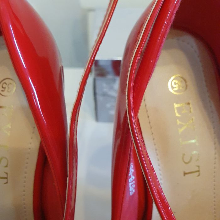 Pantofi cu platforma cu toc inalt