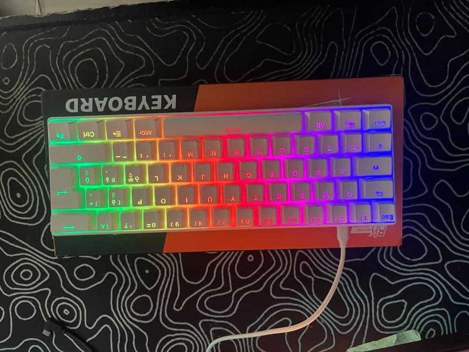 Продавам RK Royal Kludge RK61 Keyboard Нова :).