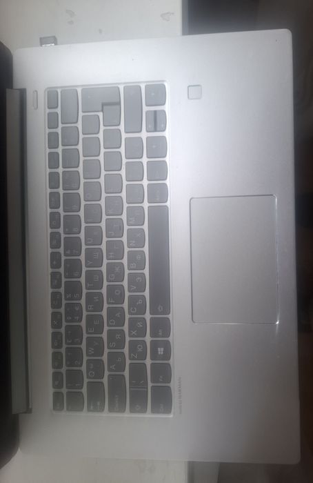 ПРОДАВАМ лаптоп Lenovo 530S - 15IKB