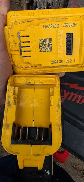 Pistol silicon dewalt dce560 cu acumulator 5 ah. An 2024