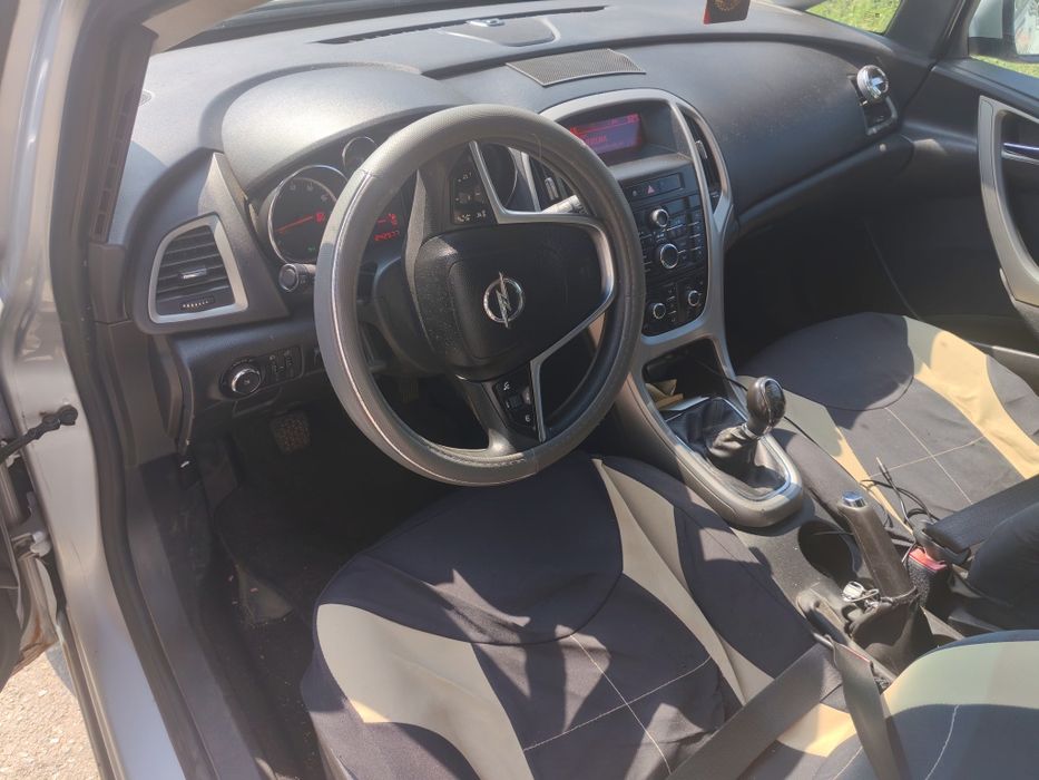 Vând Opel Astra J