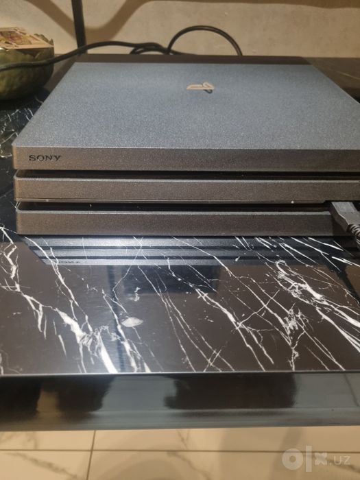 Ps 4 pro 1tb sotiladi