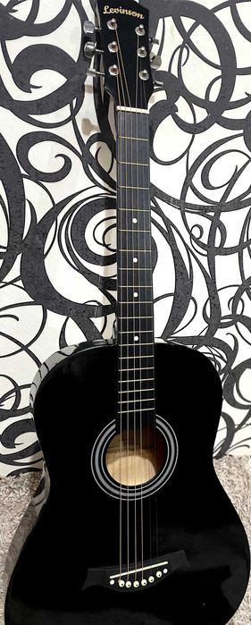 продам гитару с чехлом