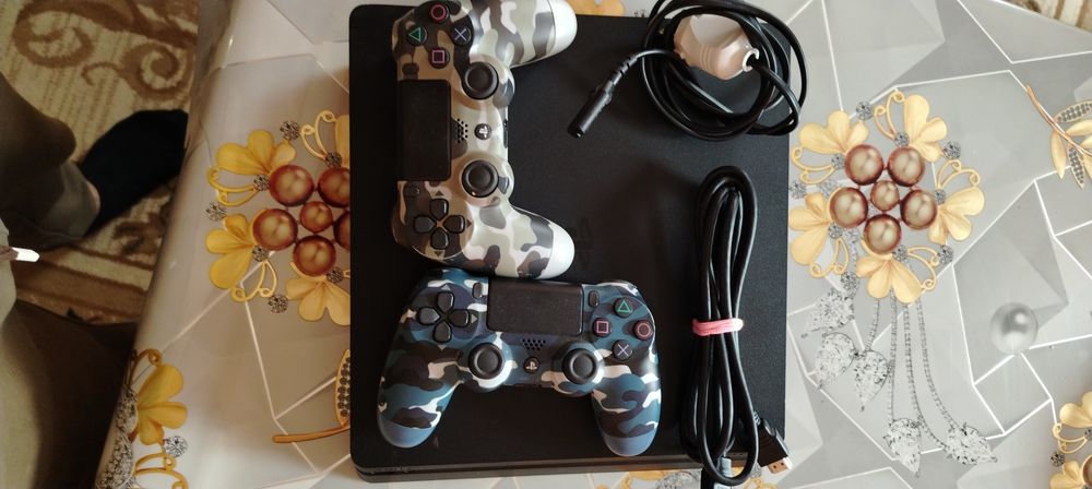 Продам SONY плейстейшн 4 слим