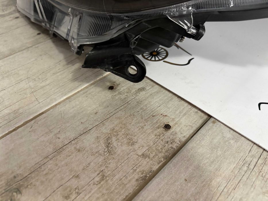 Far stanga halogen cu lupa Toyota Yaris dupa 2020 original Europa