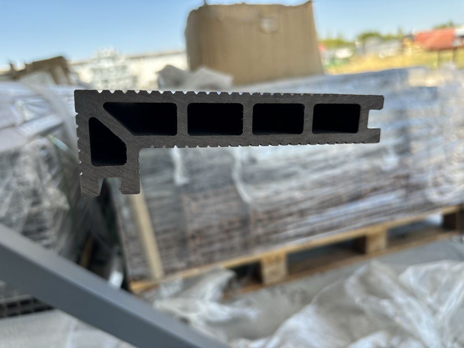 WPC композитен декинг. Дъски за настилка, облицовки и огради