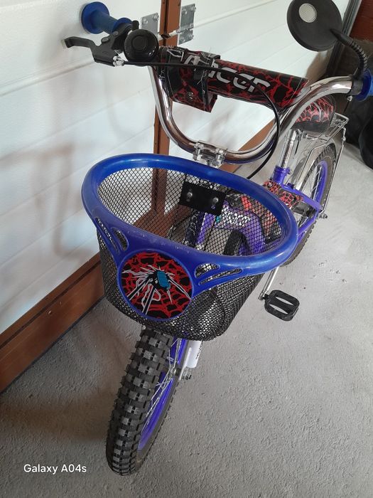 Детско колело синьо и розово в отлично състояние.Синьото е 250 лв.