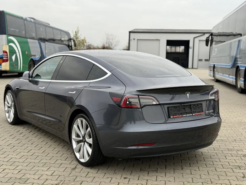 Tesla Model 3 Performance /2019/ 530 cp
