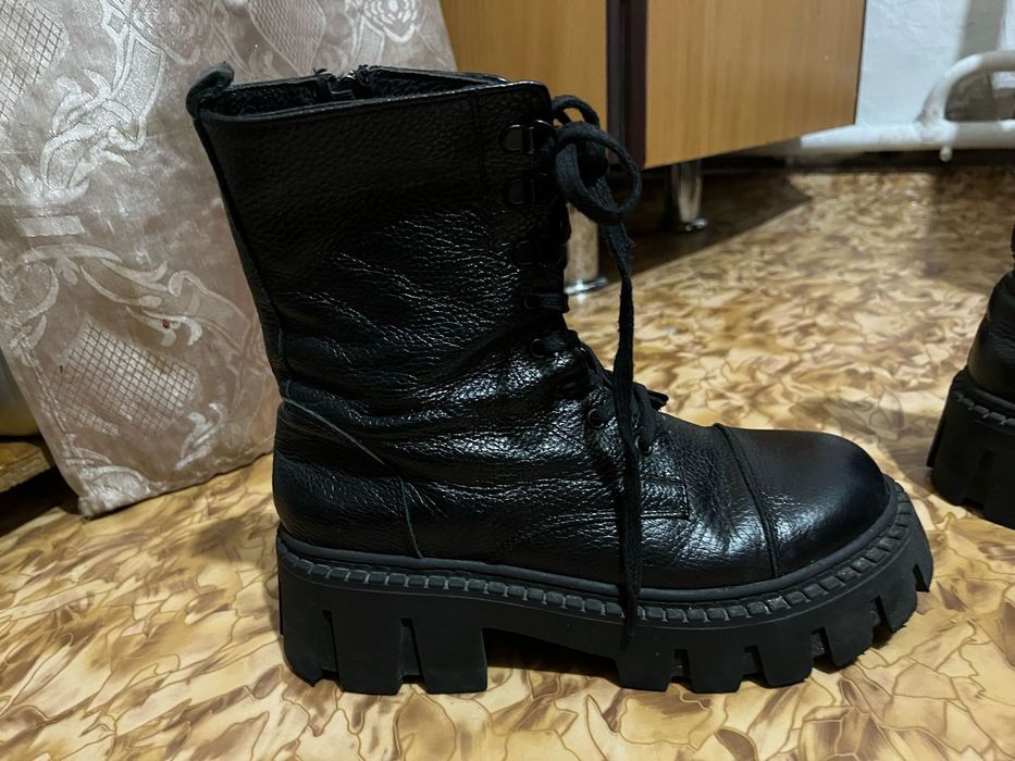 Продам демисезонные ботинки