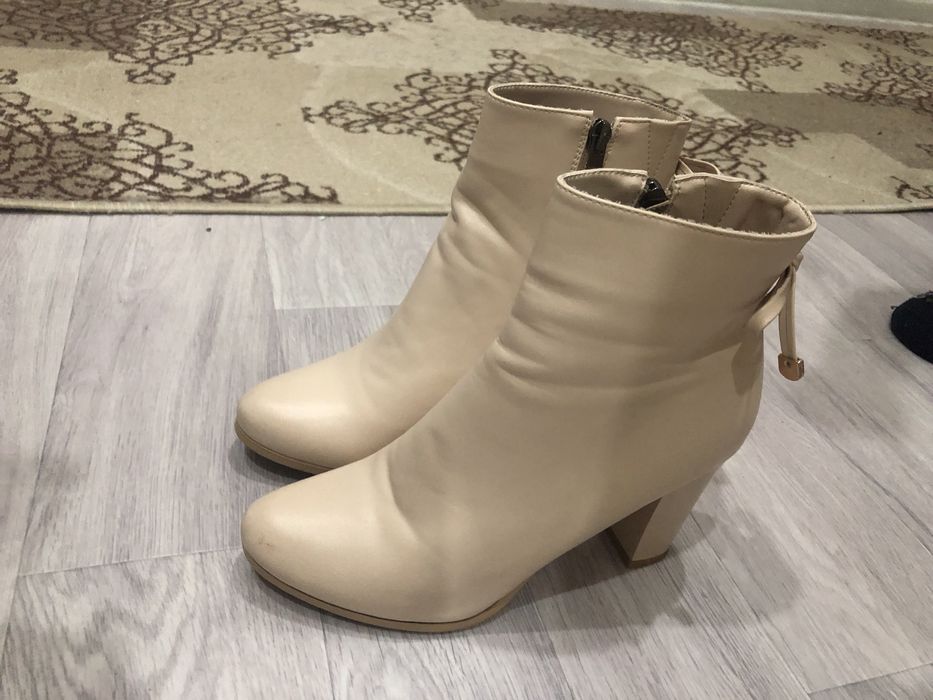 Продаются женская обувь