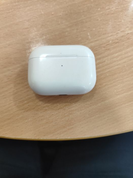Продаю airpods pro 1 оригинал