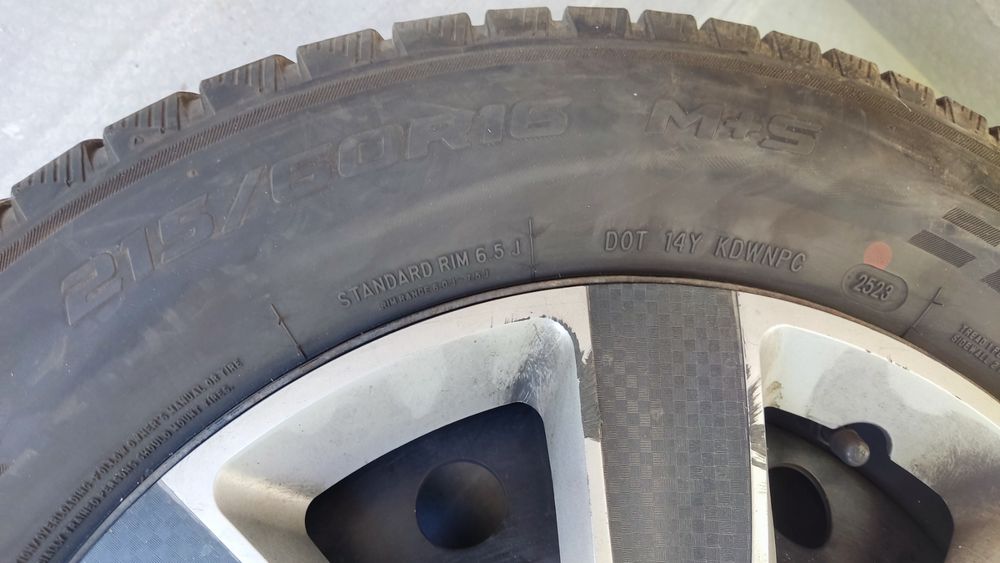 Зимни гуми с джанти 16ки и датчици за налягане за Нисан