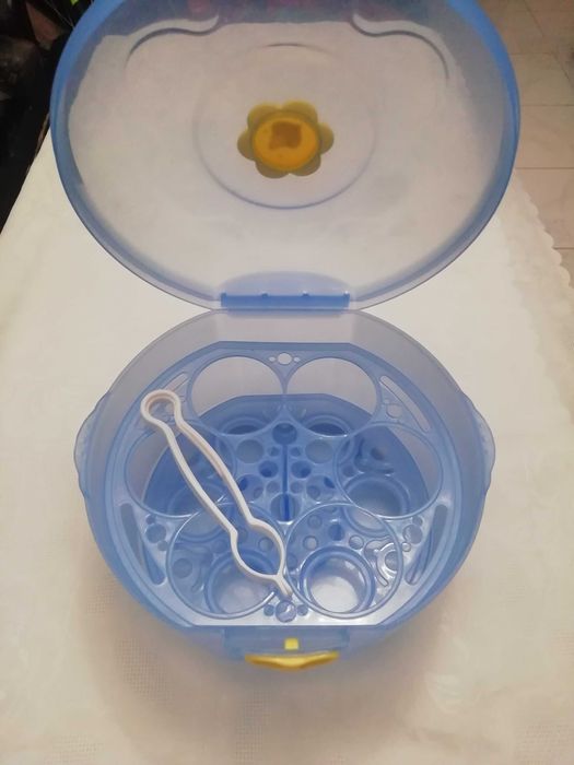 Ръчна помпа за кърма + 2 шишета и стерилизатор за микровълнова.