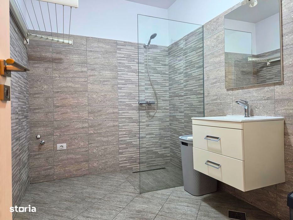 De Inchiriat 3 Camere | 100 Mpu | Parcare Privata | Renovat |