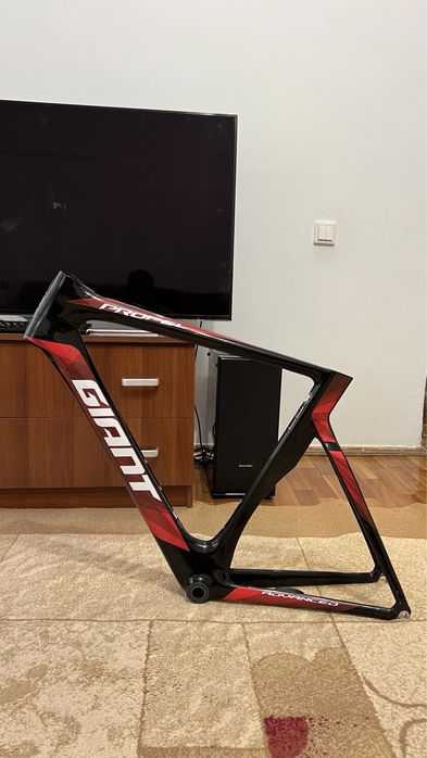 Продается рама карбоновая giant