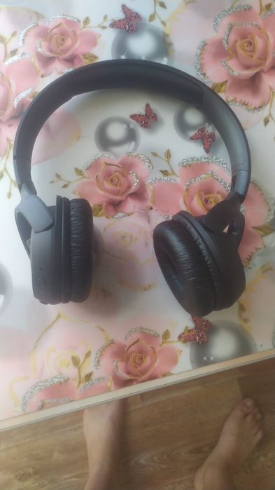 Продам наушники  в отличном состоянии
